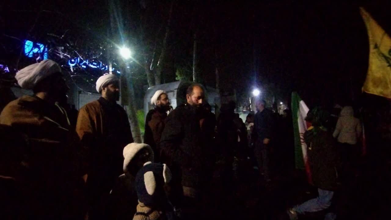 مردم انقلابی شهرک گلدسته چهاردانگه برای یازدهمین شب به خیابان&zwnj;ها آمدند