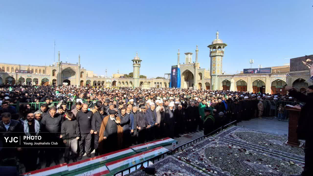 تشییع باشکوه پیکر‌های مطهر ۶ لاله جنگ تحمیلی رمضان در قم+فیلم و تصاویر