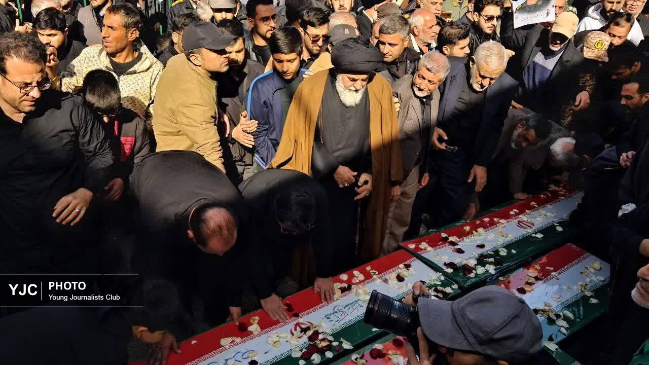 تشییع باشکوه پیکرهای مطهر ۶ لاله جنگ تحمیلی رمضان در قم+فیلم و تصاویر تشییع باشکوه پیکرهای مطهر ۶ لاله جنگ تحمیلی رمضان در قم+فیلم و تصاویر
