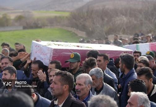 تشییع و تدفین پیکر پاک شهدای روستای انگُز خرم آباد + تصاویر