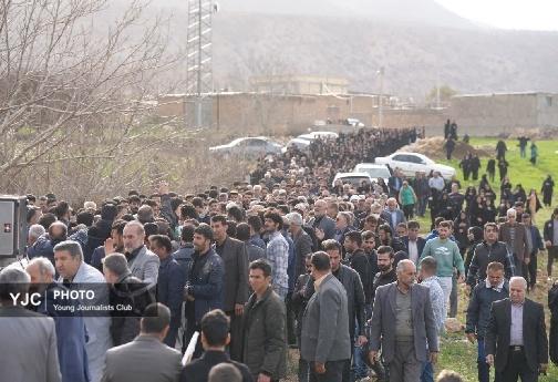 تشییع و تدفین پیکر پاک شهدای روستای انگُز خرم آباد + تصاویر