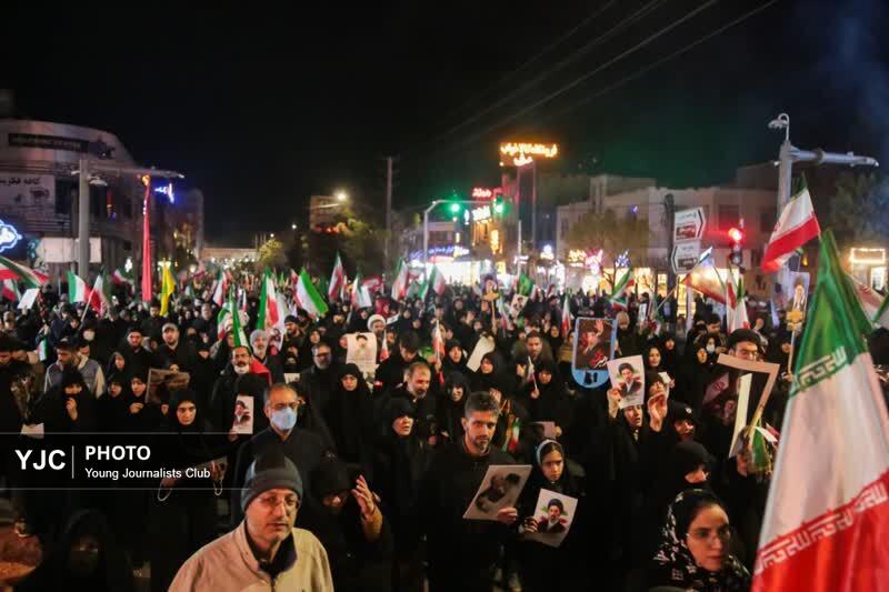 جلوه&zwnj;هایی از یازدهمین شب عهد و استقامت مردم قم در کنار رهبر سوم انقلاب اسلامی+تصاویر