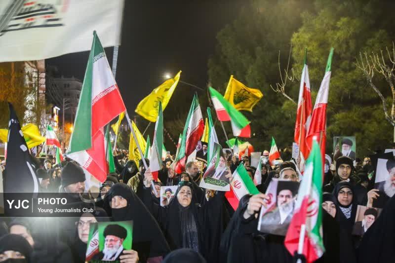جلوه&zwnj;هایی از یازدهمین شب عهد و استقامت مردم قم در کنار رهبر سوم انقلاب اسلامی+تصاویر