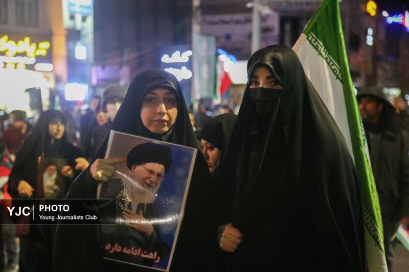جلوه&zwnj;هایی از یازدهمین شب عهد و استقامت مردم قم در کنار رهبر سوم انقلاب اسلامی+تصاویر