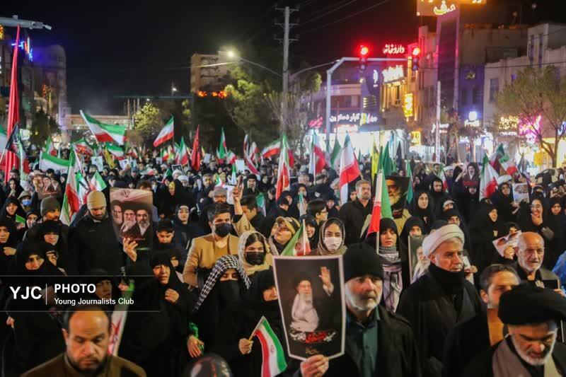 جلوه&zwnj;هایی از یازدهمین شب عهد و استقامت مردم قم در کنار رهبر سوم انقلاب اسلامی+تصاویر