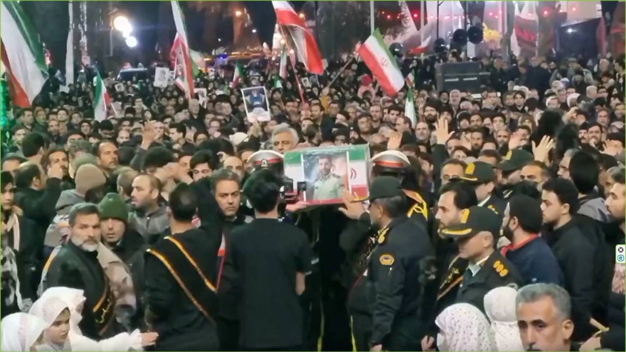 مراسم وداع با پیکر مطهر شهید فراجا میثم گوهری در آران و بیدگل + فیلم