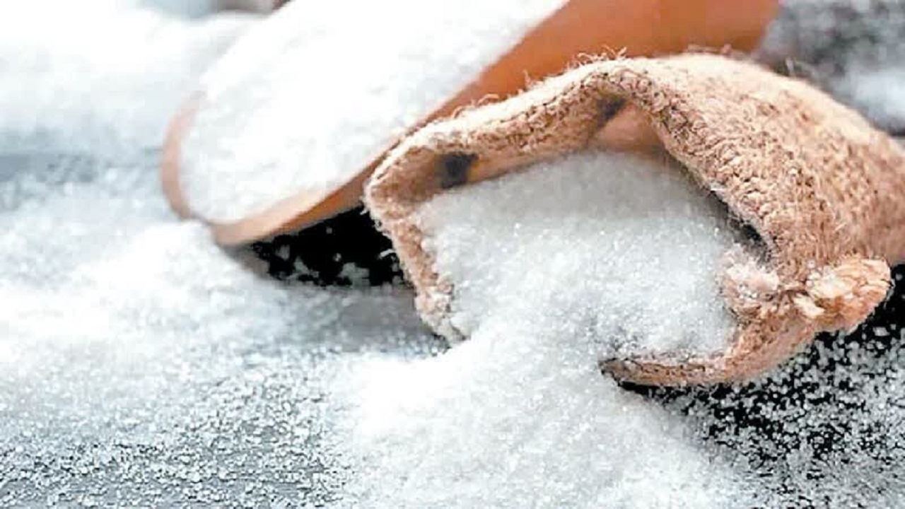 گامی بلند برای آرامش بازار؛ بیش از ۲۱ تن شکر تنظیم بازاری در چالوس توزیع شد