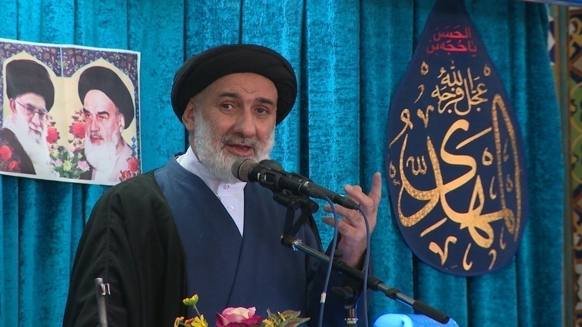 باشگاه خبرنگاران -رهبر جدید ایران اسلامی، چراغ هدایت کشور را به درستی به دست گرفته است
