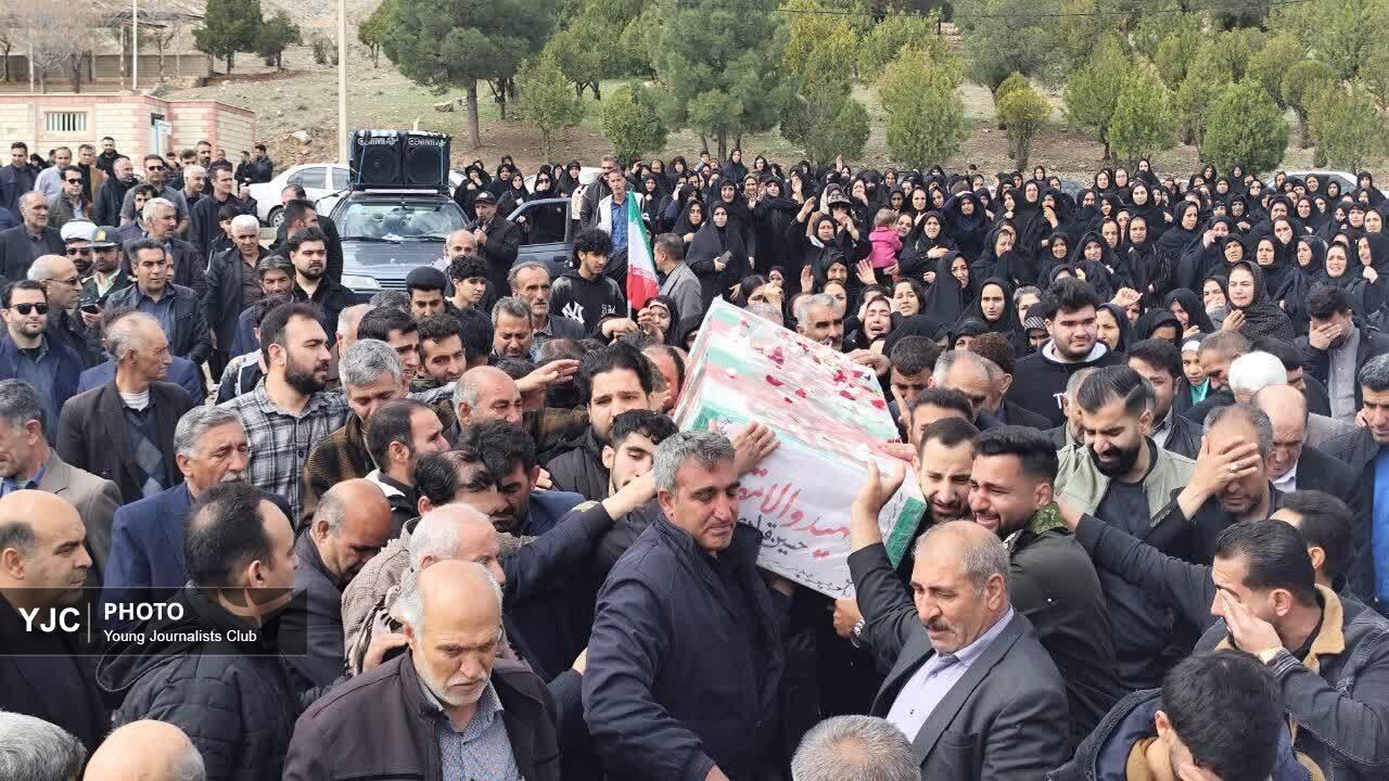 تشییع و خاکسپاری شهید دلفانی ناو جماران در روستای تاج‌امیر + فیلم