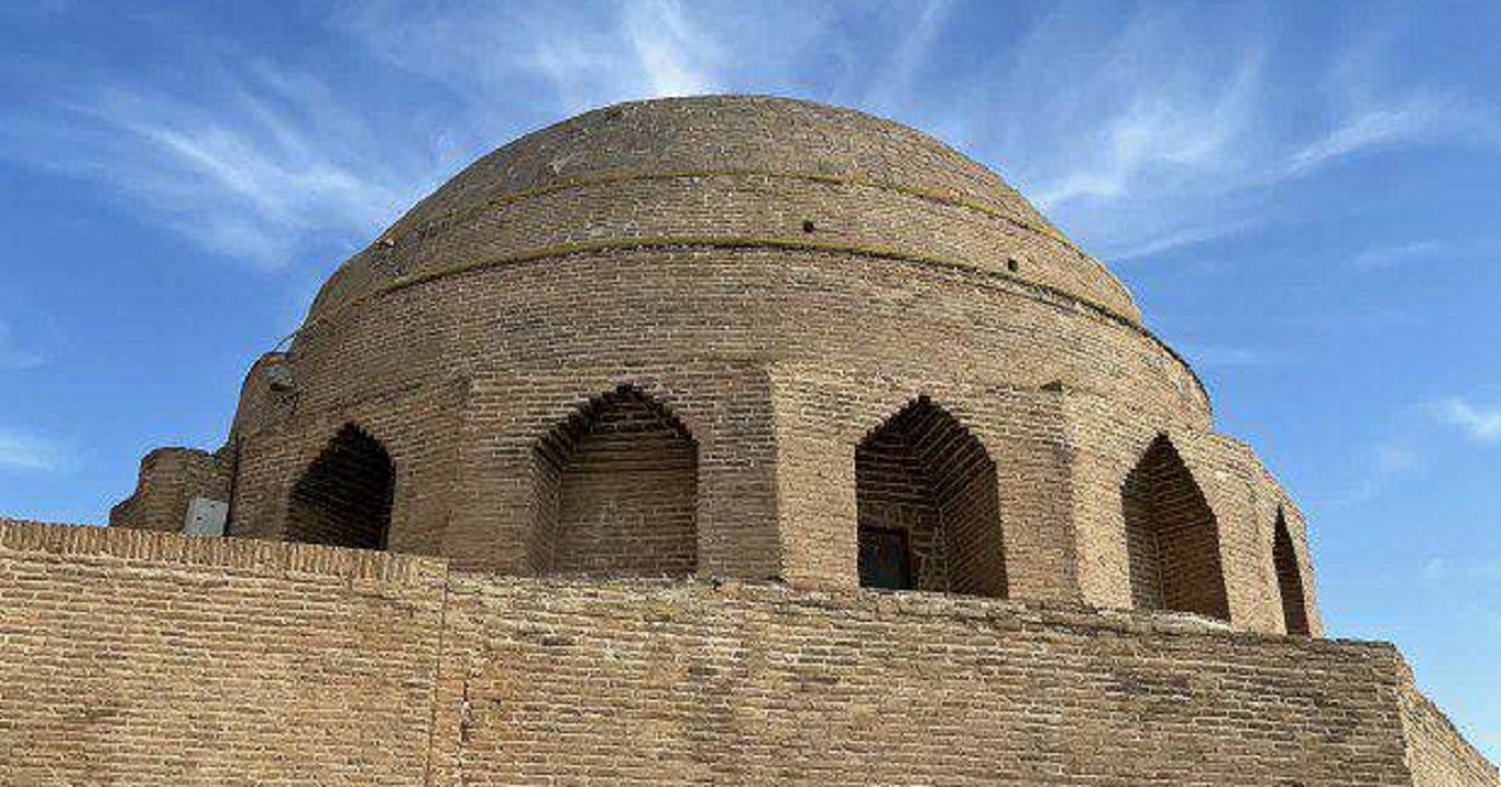 بنای مسجد جامع قم آسیبی ندیده است