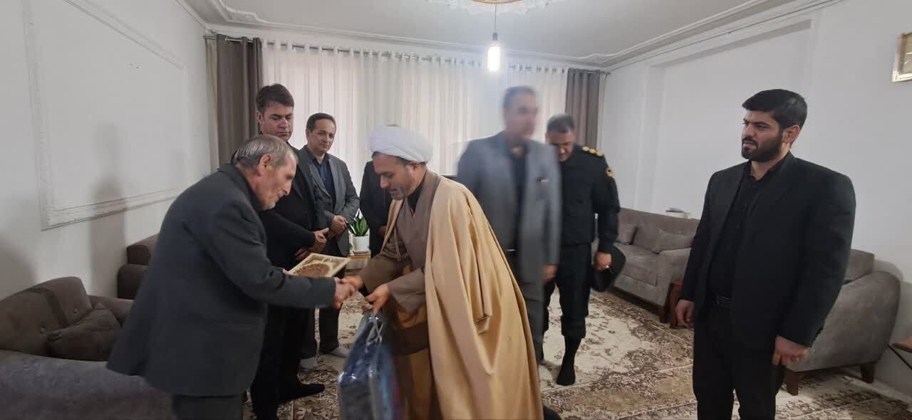 مراسم دیدار با خانواده شهدای رمضان مراسم دیدار با خانواده شهدای رمضان