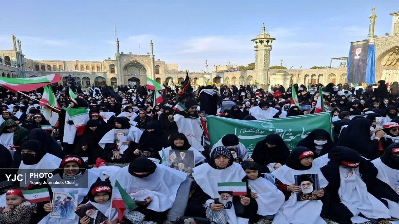 طلاب خواهر قم کفن پوش در بیعت با سومین رهبر انقلاب اسلامی ایران+فیلم و تصاویر