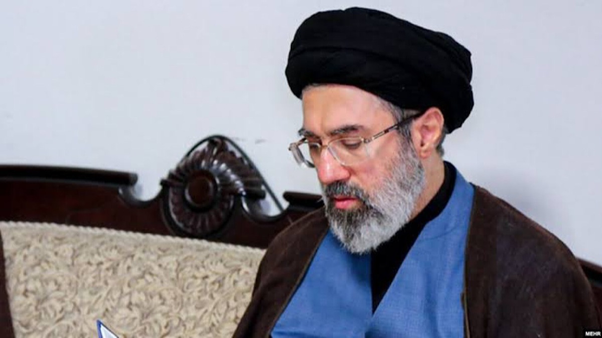 باشگاه خبرنگاران -بیعت جمعی از  نویسندگان مفتخر به دریافت تقریظ امام شهید با آیت‌الله سیدمجتبی خامنه‌ای