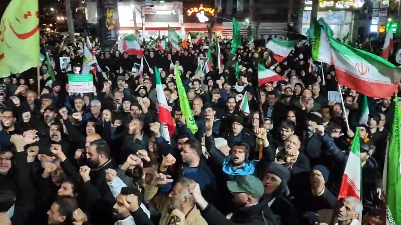 پانزدهمین شب حماسه حضور خرم آبادی ها در خیابان انقلاب+‌ فیلم