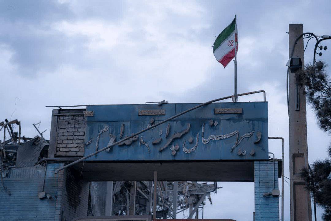 تصاویری از حمله هوایی به یک مدرسه در خمین