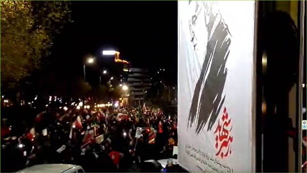 حضور تمام قد کرجی‌ها در خیابان برای تجدید بیعت با رهبر شهید انقلاب اسلامی + فیلم