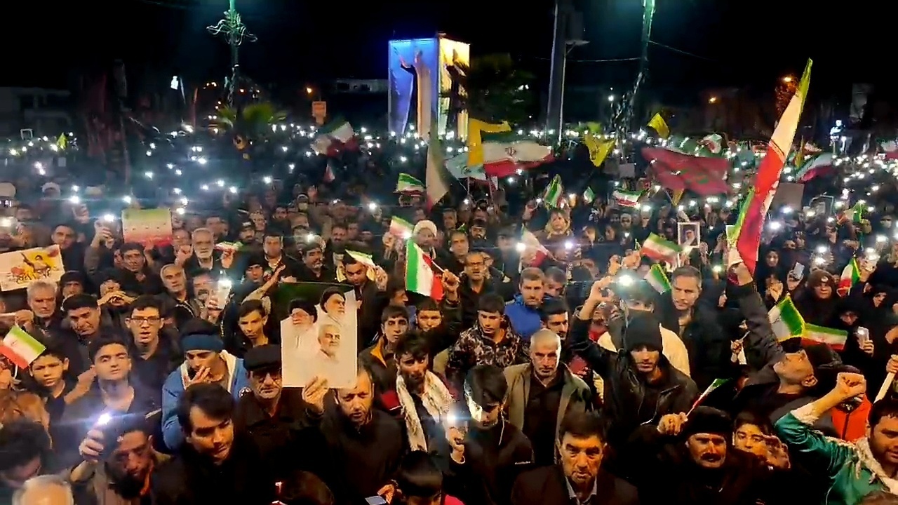 مردم ازنا امشب؛ سپاه پاسداران بزن که خوب میزنی + فیلم