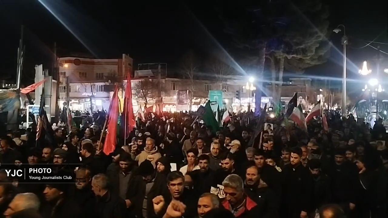 شب‌های بروجرد؛ میعادگاه بیعت حماسی زنان و مردان غیرتمند با ولی‌امر مسلمین + فیلم