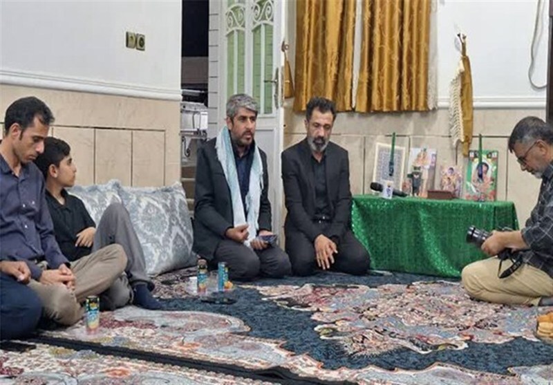 تأکید بر ترویج فرهنگ ایثار با معرفی شهدای دانش‌آموز به نسل نوجوان