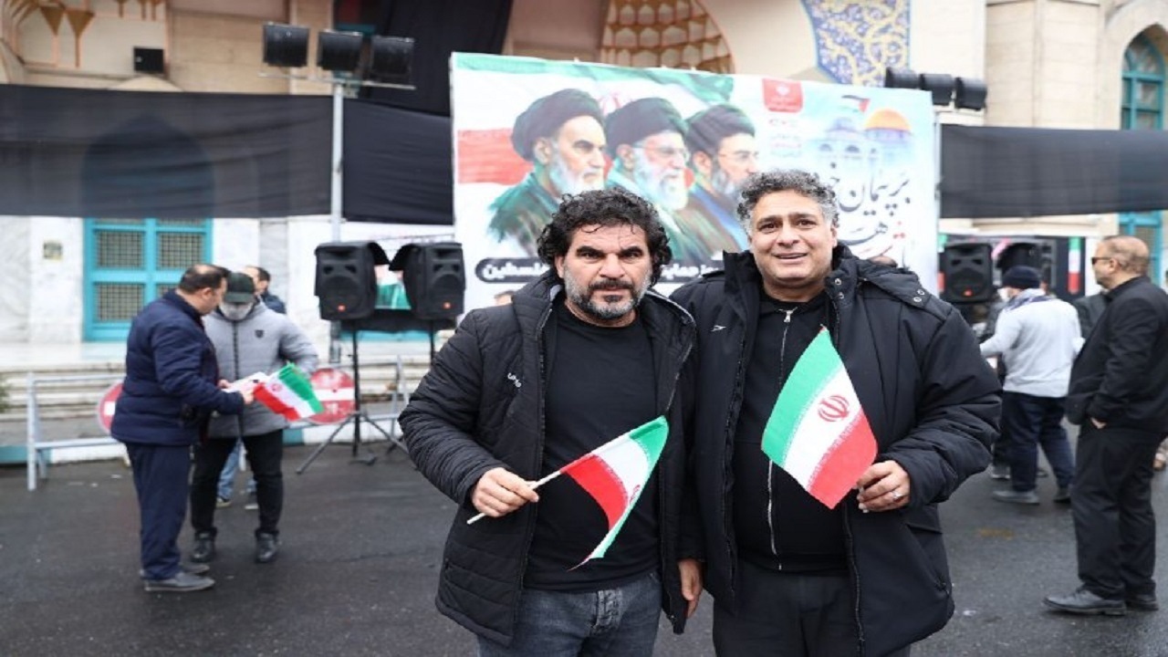 جنگ باید تا به زانو در آوردن آمریکا و اسرائیل ادامه یابد