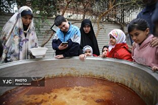 پخت سمنو نذری مردم زیر سایه جنگ تحمیلی در تهران