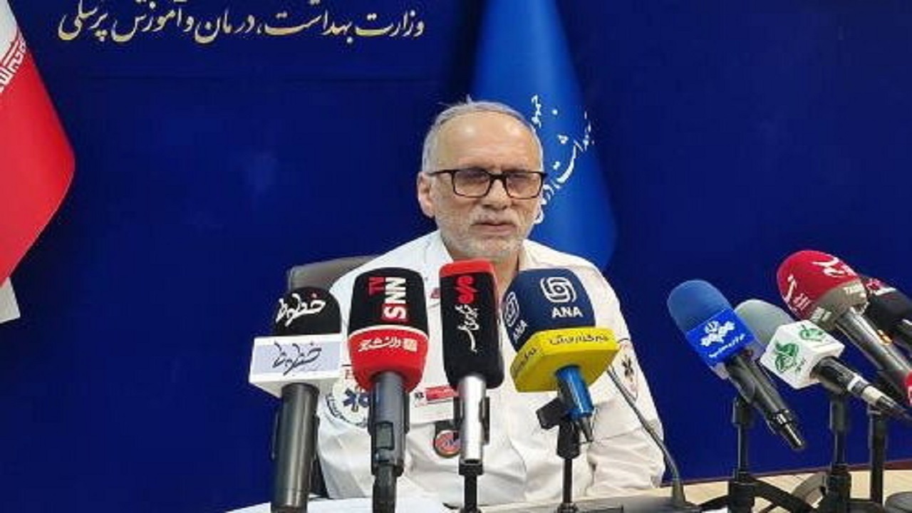 شب چهارشنبه را در کنار خانواده خود بگذرانید/ امدادگران در حال خدمت به مجروحان جنگ هستند