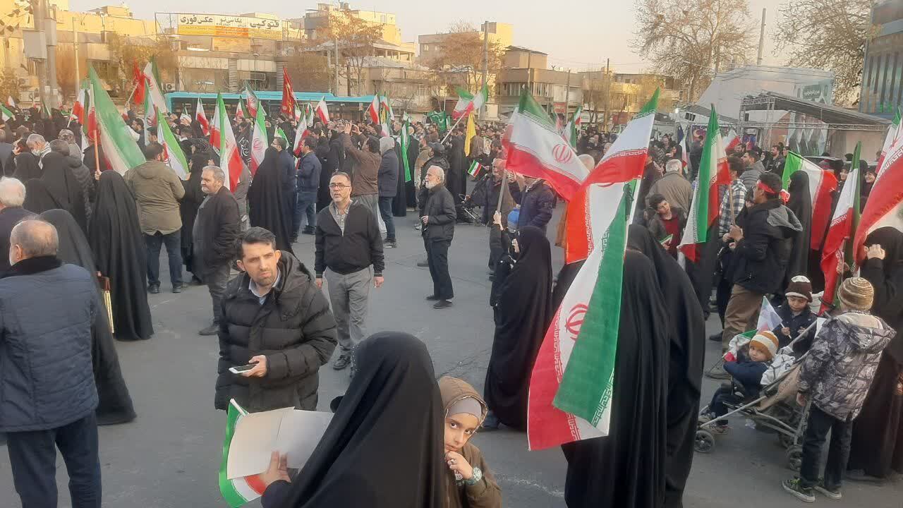 تجدید بیعت پایتخت نشینان با سومین رهبر انقلاب اسلامی