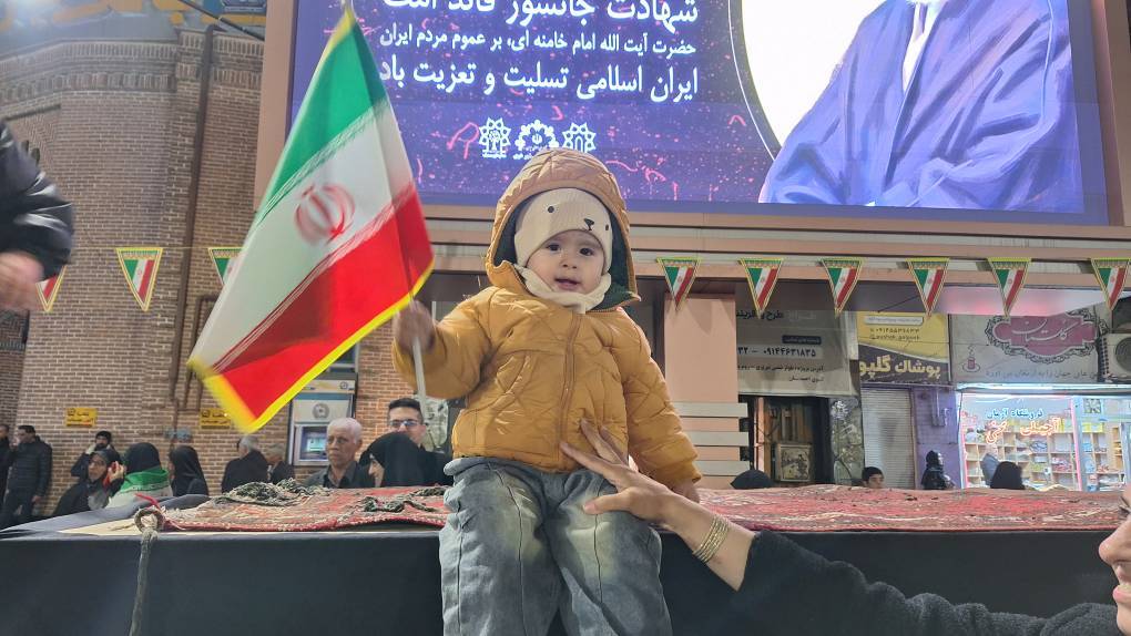 تجمع مردم ولایی وانقلابی شهرستان خوی در مرکز این شهر برای بیعت مجدد با رهبر انقلاب اسلامی