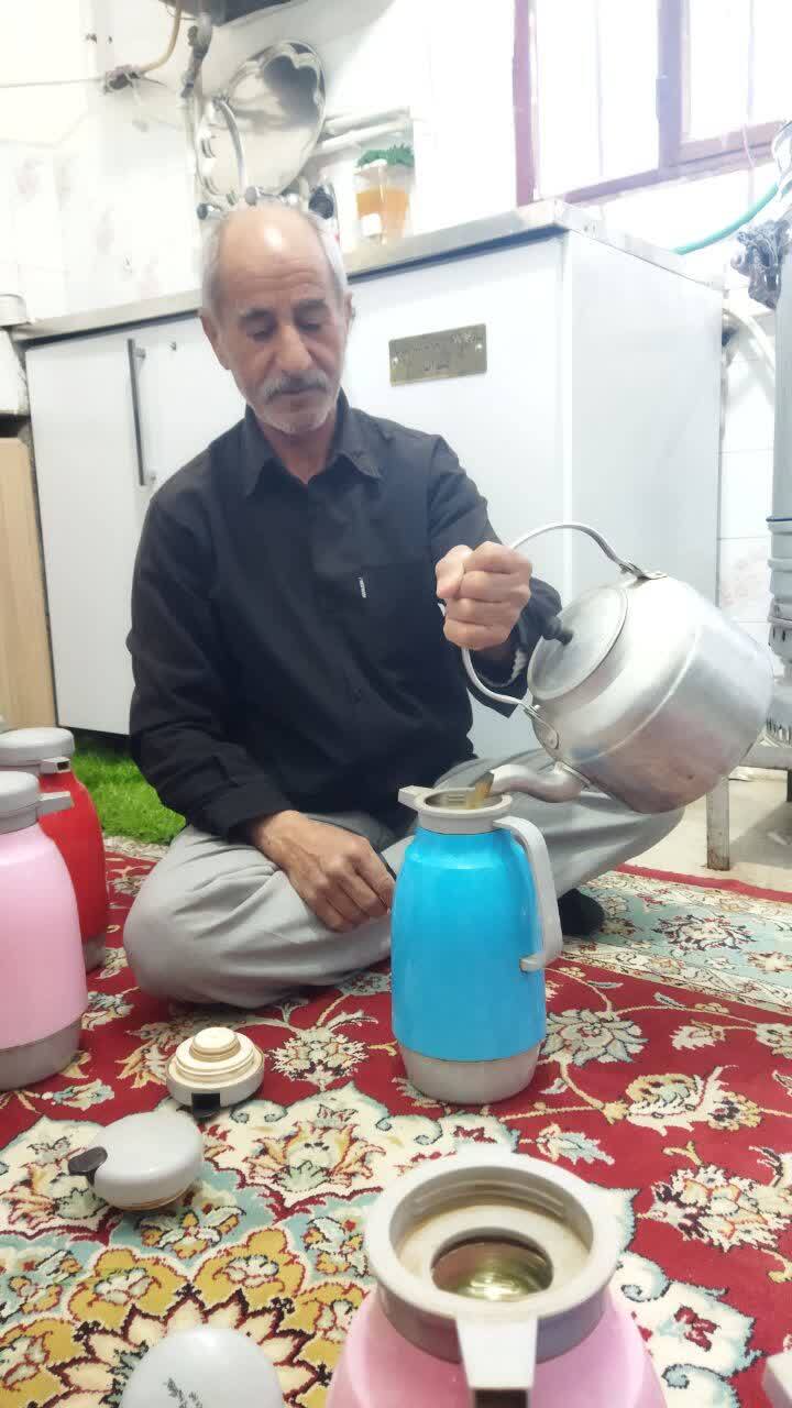 پهن شدن سفره پر برکت افطاری در روستای ده محمد