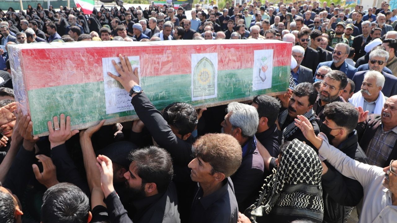 تشییع پیکر ۲ شهید والامقام در زاهدان +فیلم