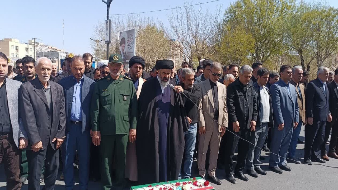 تشییع باشکوه شهید ۱۴ ماهه «فرهان روحی» در بهارستان + عکس