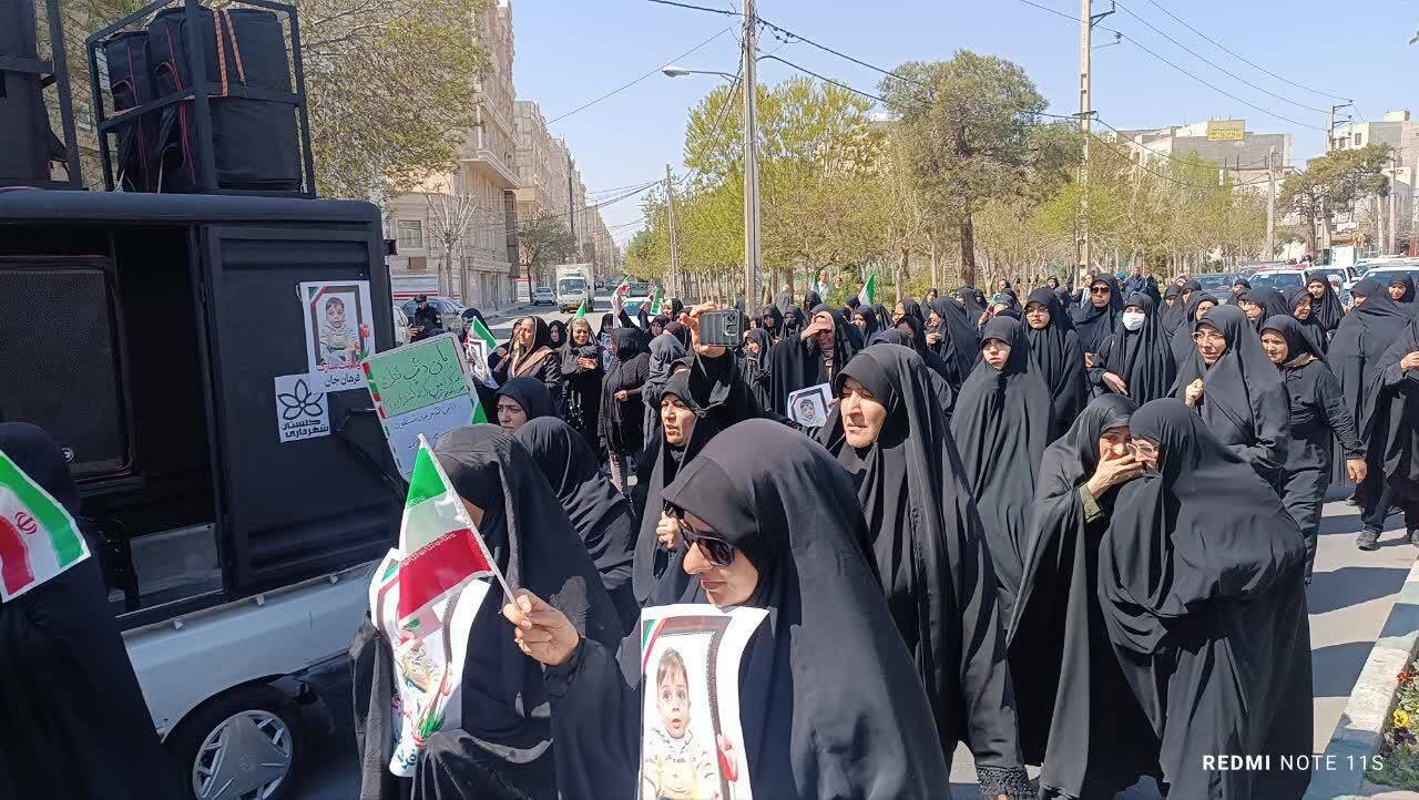 تشییع باشکوه شهید ۱۴ ماهه &laquo;فرهان روحی&raquo; در بهارستان