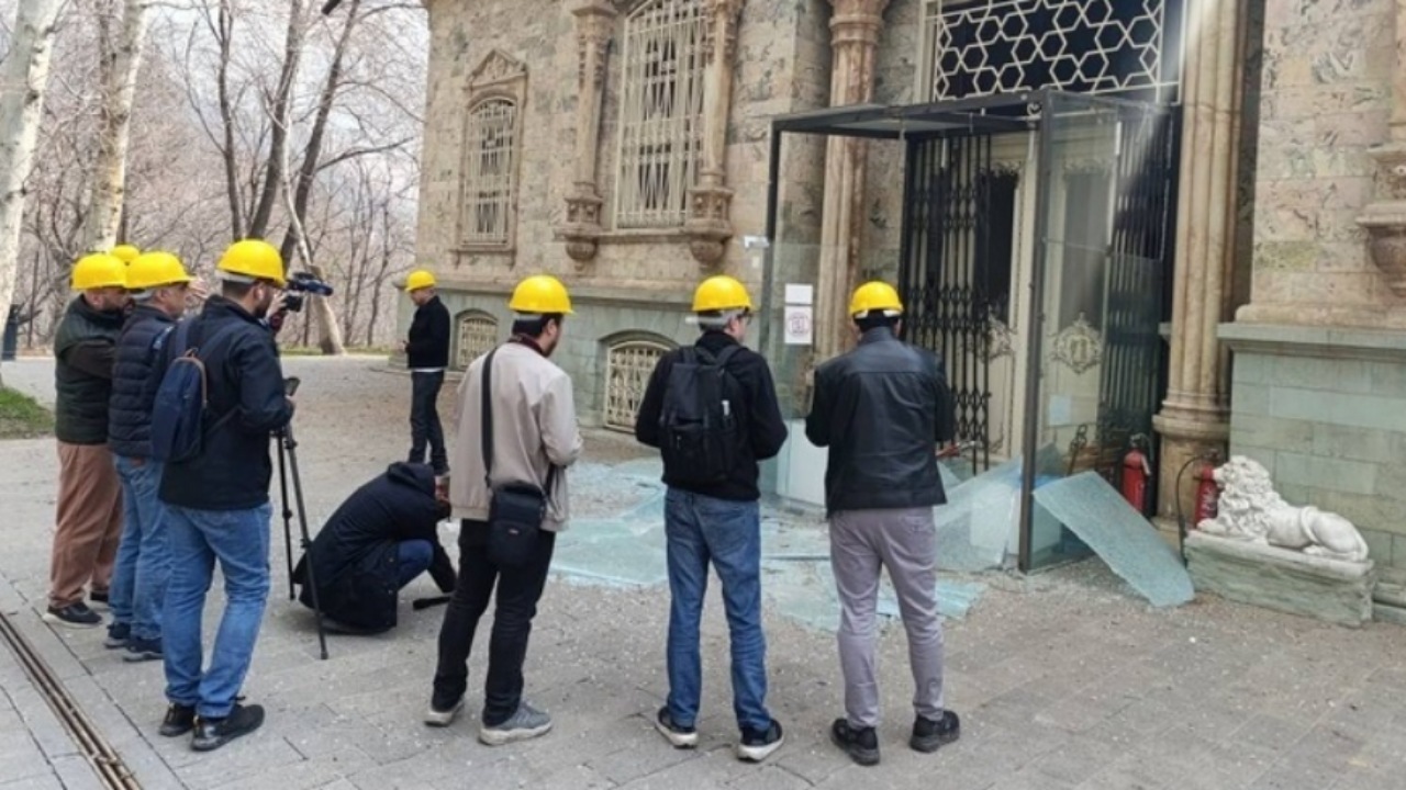 بازدید رسانه‌های بین‌المللی از آثار حملات آمریکا و رژیم صهیونی در مجموعه فرهنگی‌ ـ‌ تاریخی سعدآباد/ روایت زخم بر میراث ملت ایران