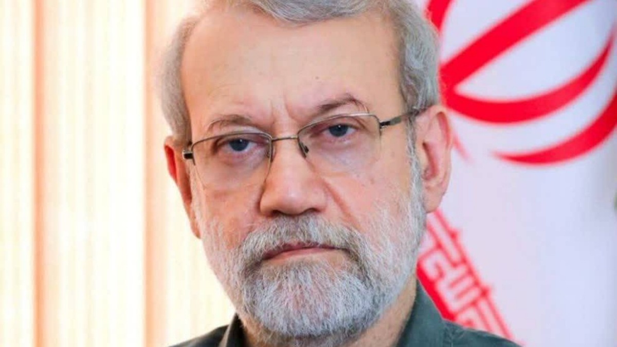 نماز متفاوت شهید لاریجانی در مسکو! + فیلم