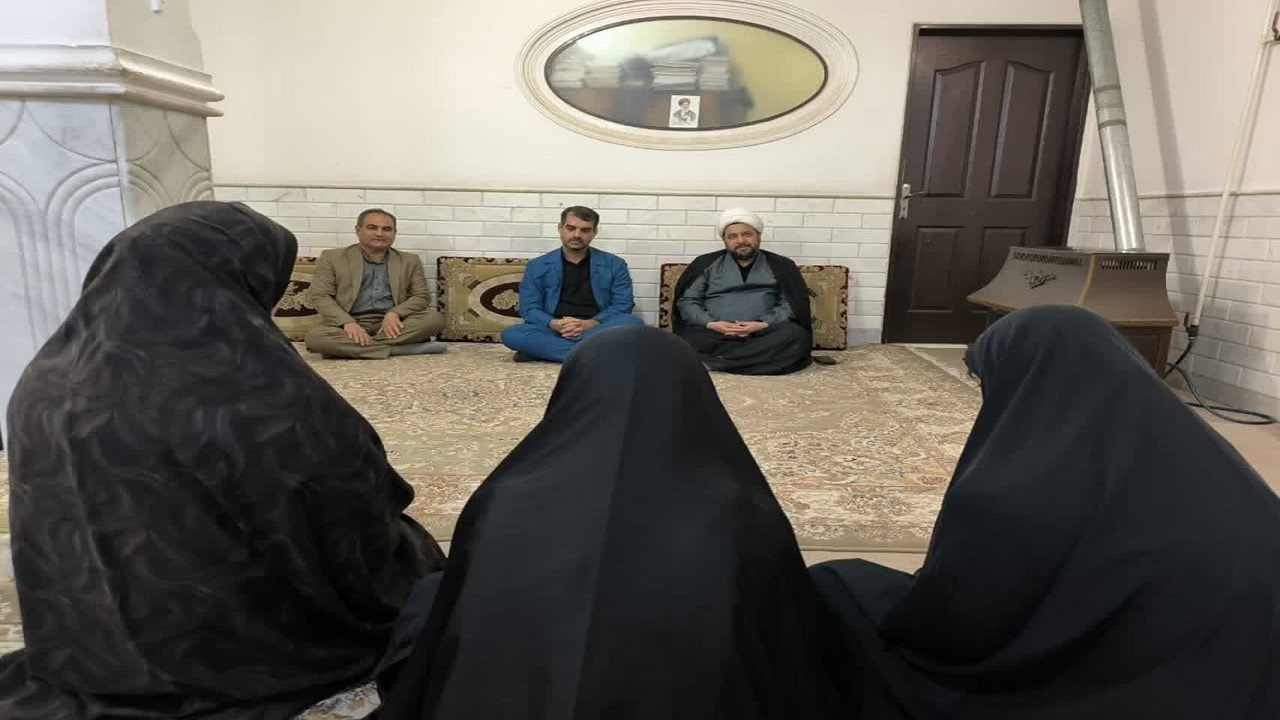 بررسی مشکل دو خانوادۀ مددجوی کمیته امداد قم با حضور نمایندۀ مردم استان در مجلس