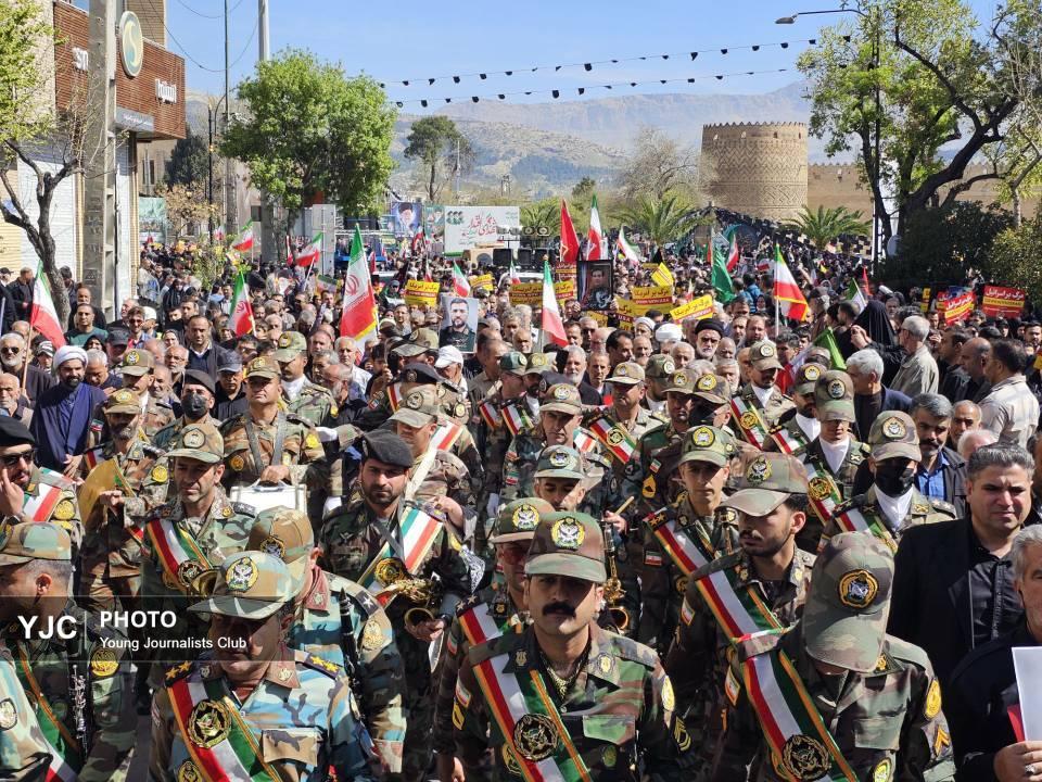 سنگ‌تمام مردم شیراز برای دریادلان دنا و شهدای اقتدار ایران + فیلم