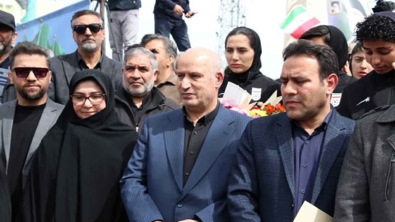 تاج: مردم ایران در سخت‌ترین شرایط هم پای کار کشور ایستادند