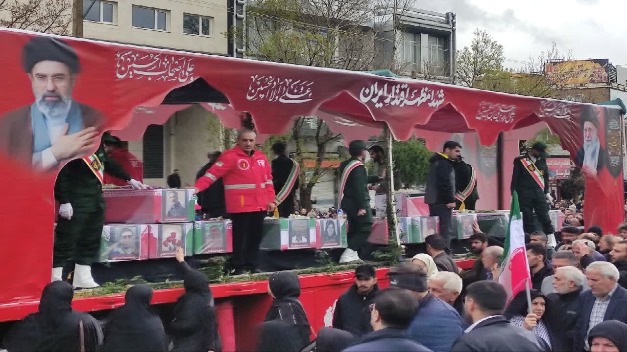 پیکر مطهر ۱۲ شهید مظلوم دورود تشییع شدند + فیلم