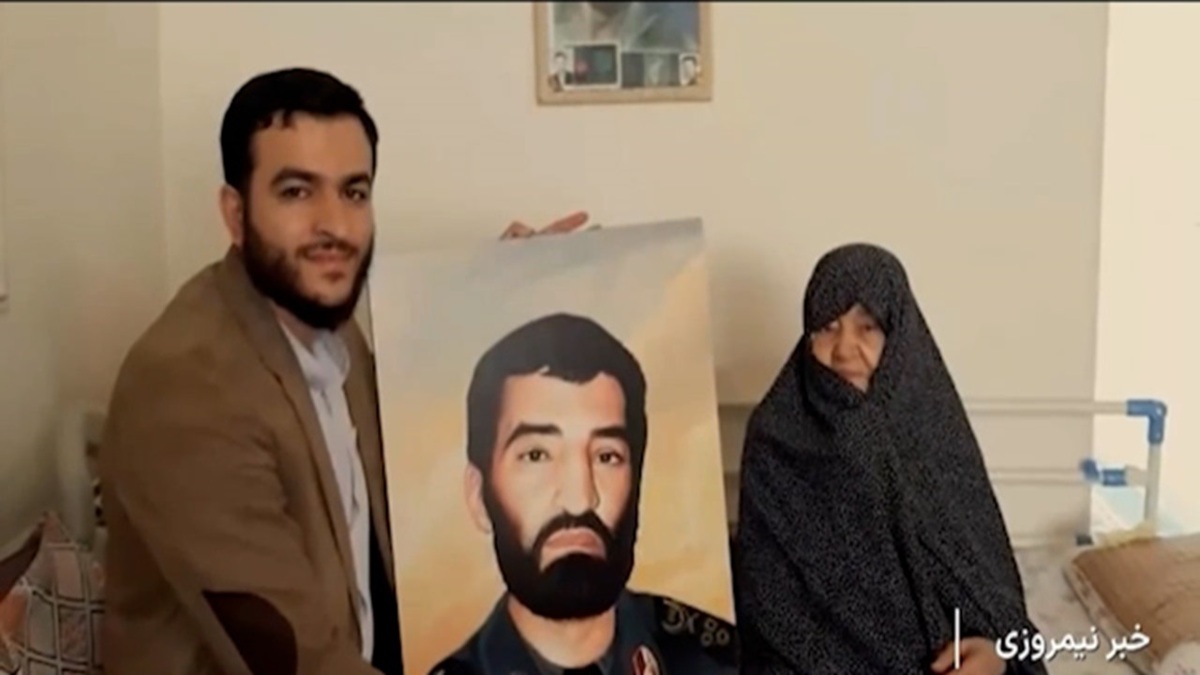مادری که پس از ۴۳ سال انتظار به پسر شهیدش پیوست + فیلم