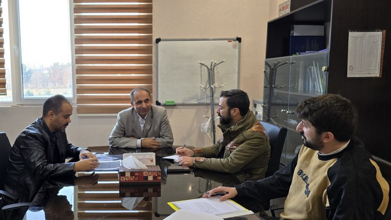 برگزاری جلسه مربی تیم ملی اسکیت‌بُرد با مسئولان فدراسیون