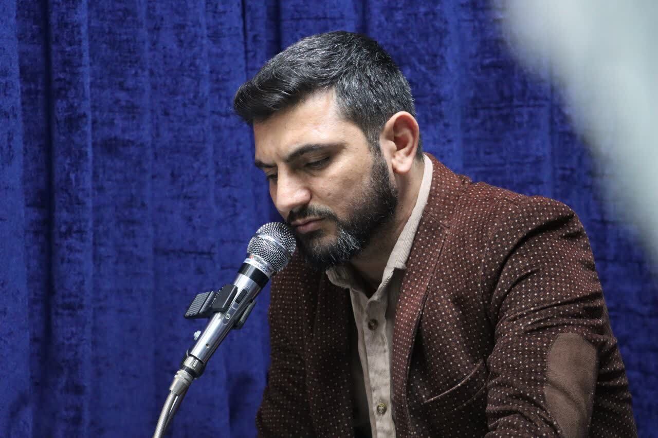 قاب&zwnj;هایی از محفل جزء خوانی قرآن کریم در مصلی امام خمینی (ره) ماهدشت + عکس