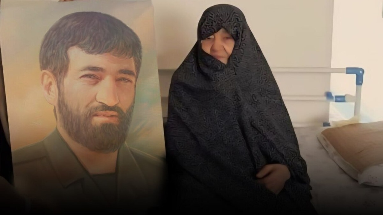 مادری که پس از ۴۳ سال انتظار به پسر شهیدش پیوست + فیلم