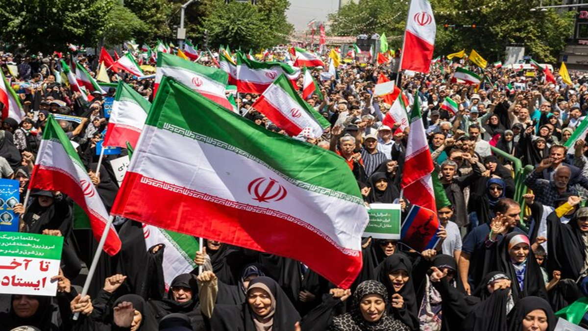 پرچم ایران نمی‌سوزد + فیلم