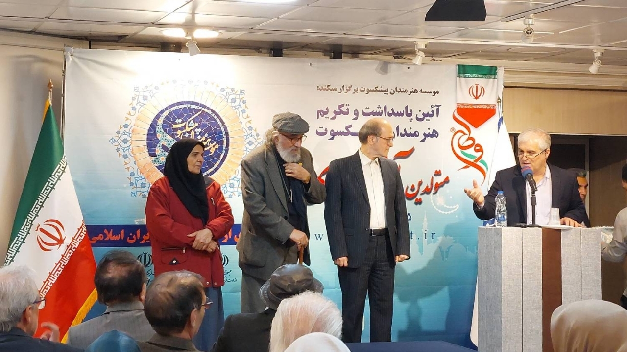 دست به دامن اجنبی شدن برای بمباران ایران خارج از عقلانیت است