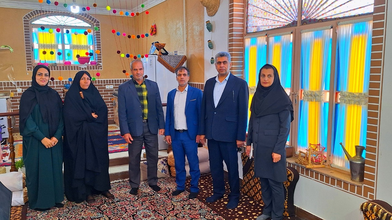 بانوی زرندی خانه بوم گردی روستایی ایجاد کرد