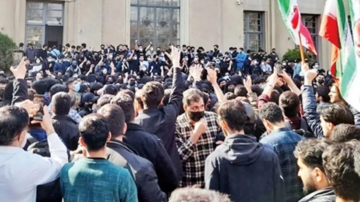 باشگاه خبرنگاران -۳ دانشجوی دانشگاه تهران موقتاً از تحصیل محروم شدند