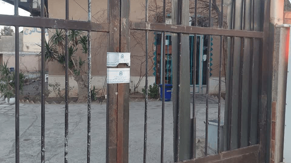 بازداشت و پلمب تاوان هنجار شکنی واحد صنفی متخلف در قم بازداشت و پلمب تاوان هنجار شکنی واحد صنفی متخلف در قم