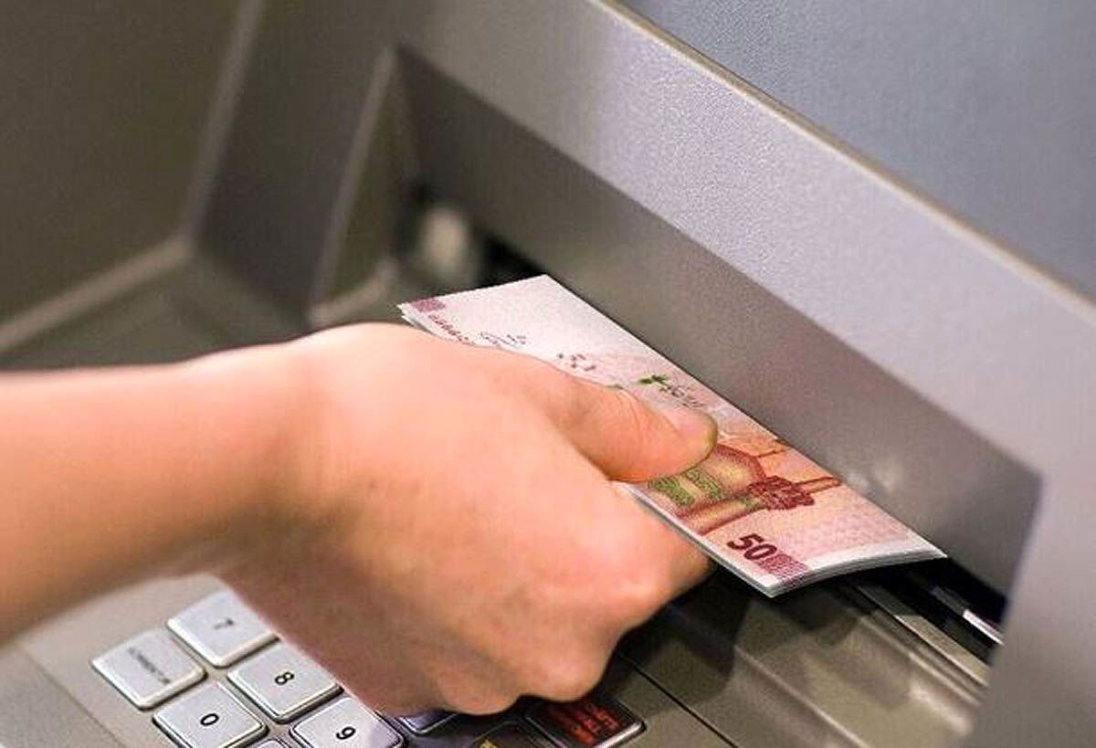 بانک مرکزی به بانک‌ها پول نقد می‌دهد