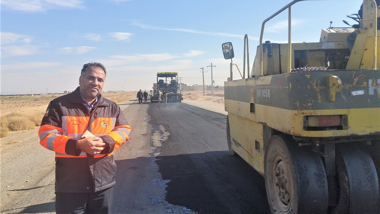 طرح بهسازی محور پر تردد روستایی رحمت آباد قم اجرا شد