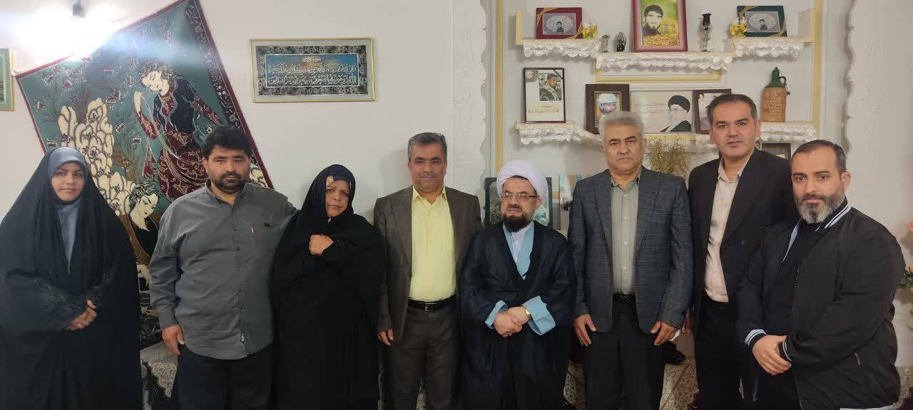 دیدار جمعی از مسئولان با خانواده شهید سید جعفر عبادیان در امیر کلا